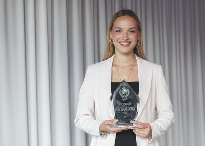 Battai Sugárt, a DEAC világbajnok, olimpikon kardvívóját választották az év sportolójának a Debreceni Egyetem sportklubjának hagyományos évadzáró ünnepségén.