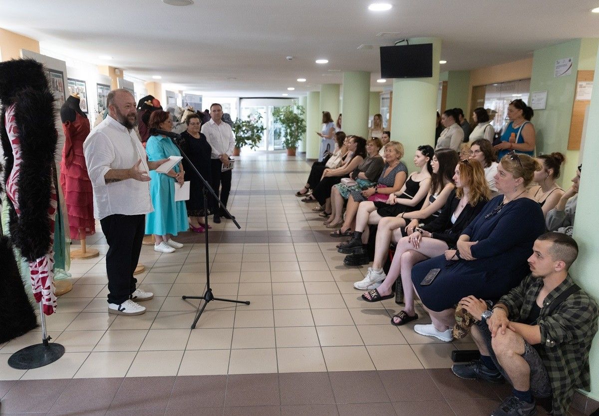 Sokan részt vettek a kiállítás megnyitón