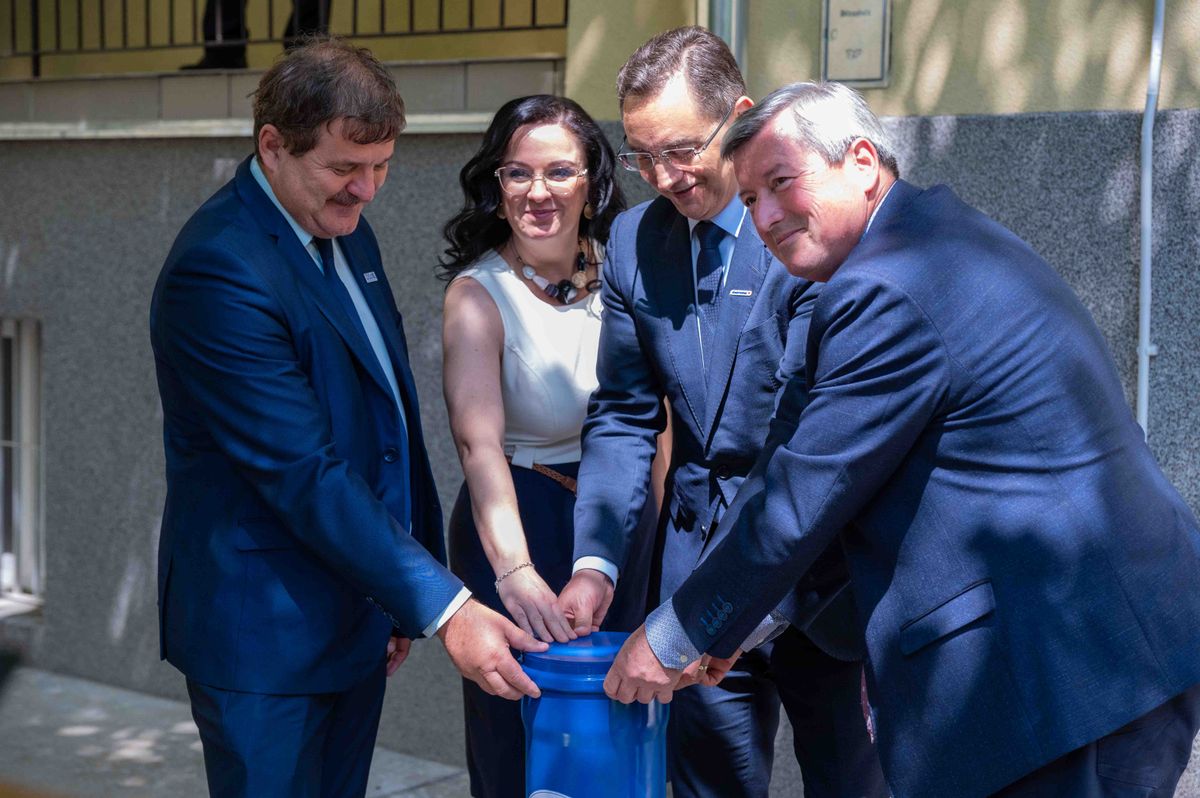 Fennállásának 75. évfordulóját ünnepli a Péchy, időkapszulát is elhelyeztek az udvarán