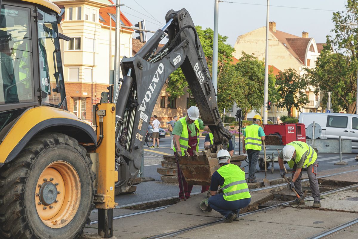 Elkezdődtek a vágányfelújítási munkák a Bem térnél