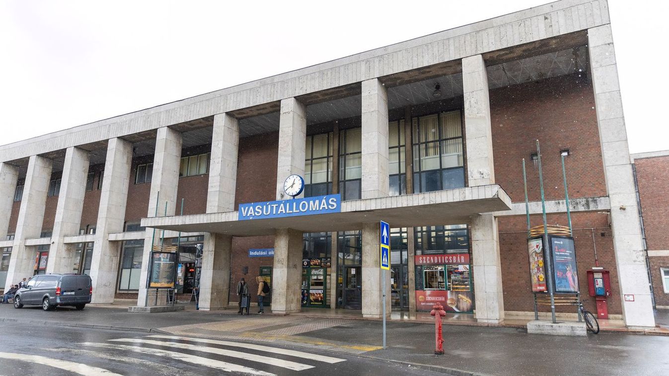 Tomboló hormonok a Nagyállomáson: pénzt kért a fiatal lánytól, majd sokkolta az ötletével