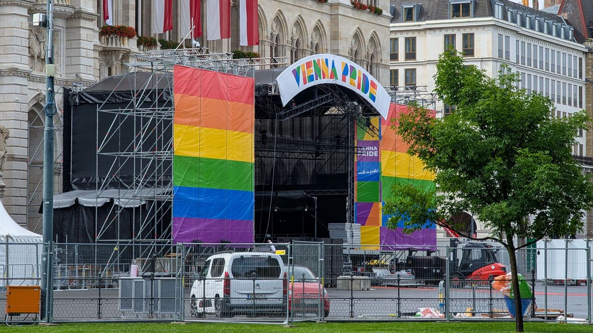 Botrányos, provokatív parádé volt idén is a bécsi Pride