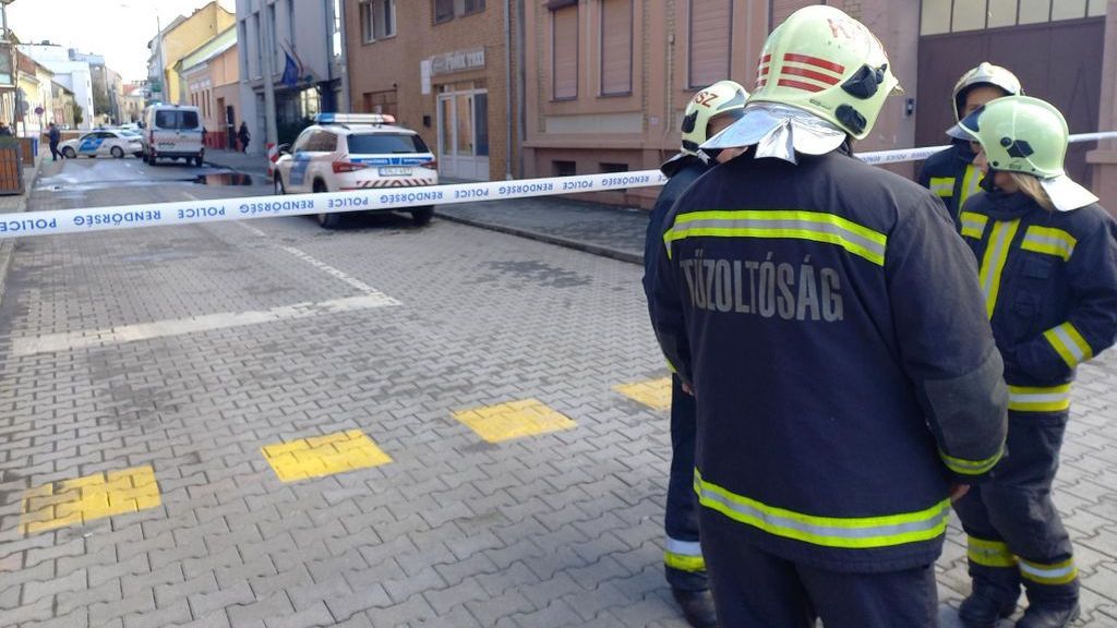 Bombariadó volt Debrecen több épületében