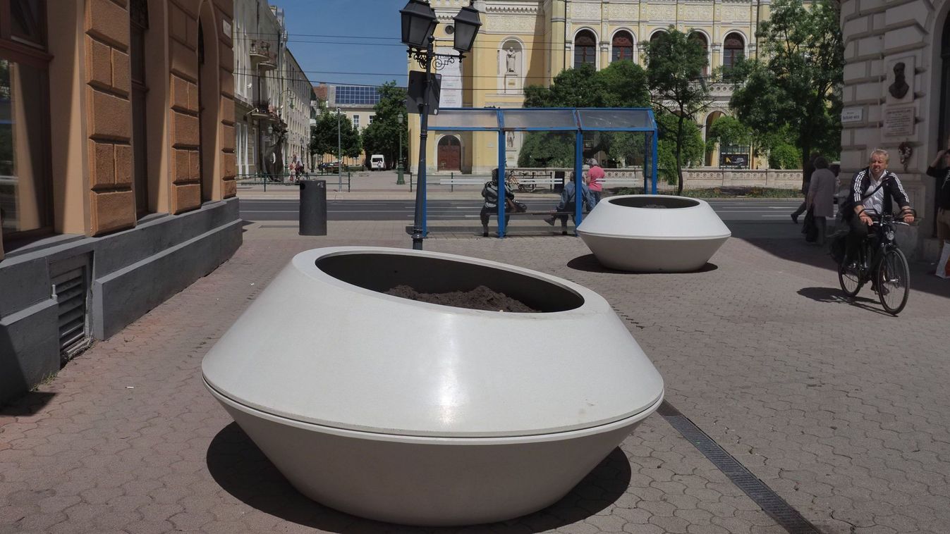 Betelt a pohár lakóknál! Hihetetlen, mit műveltek ebben a debreceni utcában...