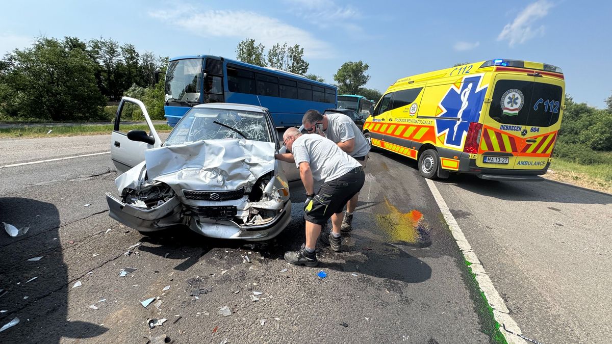 Megszólalt az önkéntes tűzoltó, aki nem sokkal a mentők után ért a debreceni frontális balesethez – fotókkal