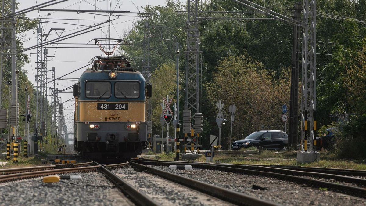 Gázolt a vonat Hajdú-Biharban, pótlóbuszok közlekednek az érintett vonalon