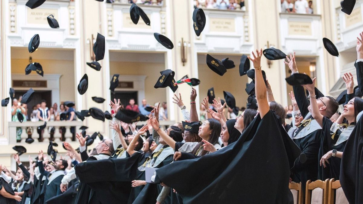 Újabb diplomaosztót tartottak a Debreceni Egyetemen