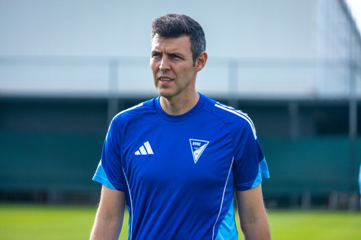 A Debreceni VSC  edzőmérkőzésinek eredményei alapján aggódhatnak a DVSC drukkerei, de vajon tényleg van-e ok a pánikra Sergio Navarro futballfilozófiája miatt?