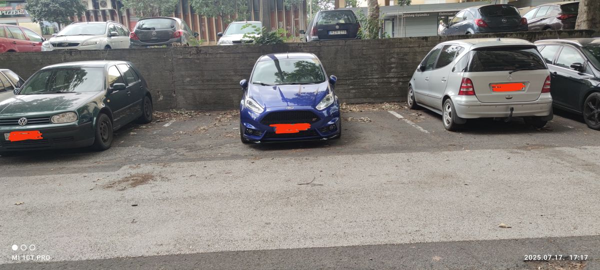A parkolást jelző vonalon sikeresen megállt Debrecenben