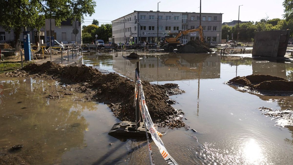 Csőtörés történt Debrecenben, a Külsővásártéren