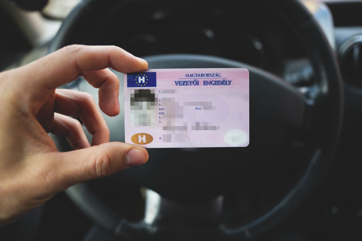 Meg vannak számlálva a hagyományos jogsi napjai, jön a digitális jogosítvány!