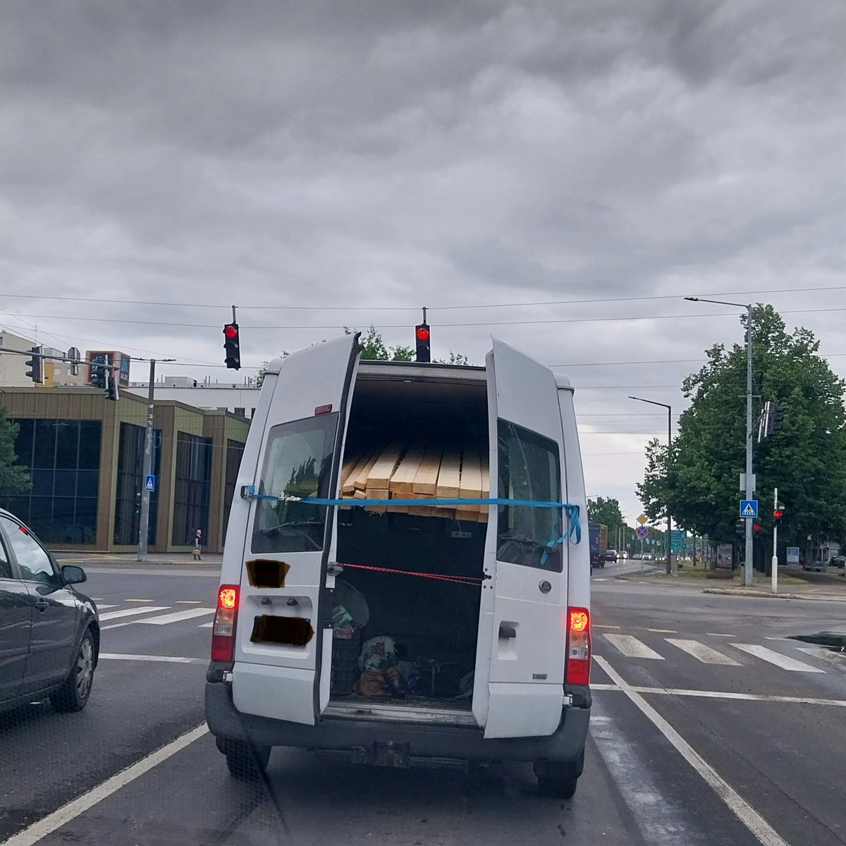 Elég para képet lőttek az egyik debreceni lámpánál, itt te se tudnád, hogy a féket nyomjad vagy a gázt