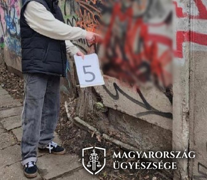 Összesen 26 rongálást jegyzett a debreceni fiatal, az ügyészség vádat emelt ellene
