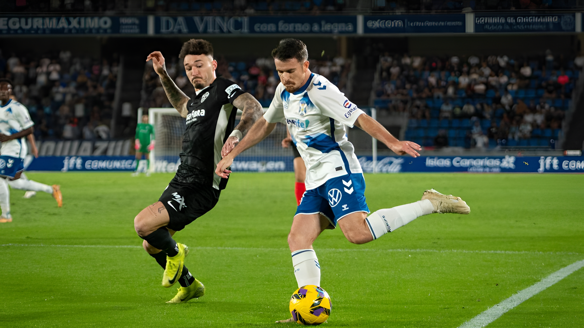 A Debreceni VSC látókörébe került a Tenerife szélsője, Adrian Guerrero, aki a spanyol és a svájci bajnokságban, valamint az Európa-ligában is szerepelt.