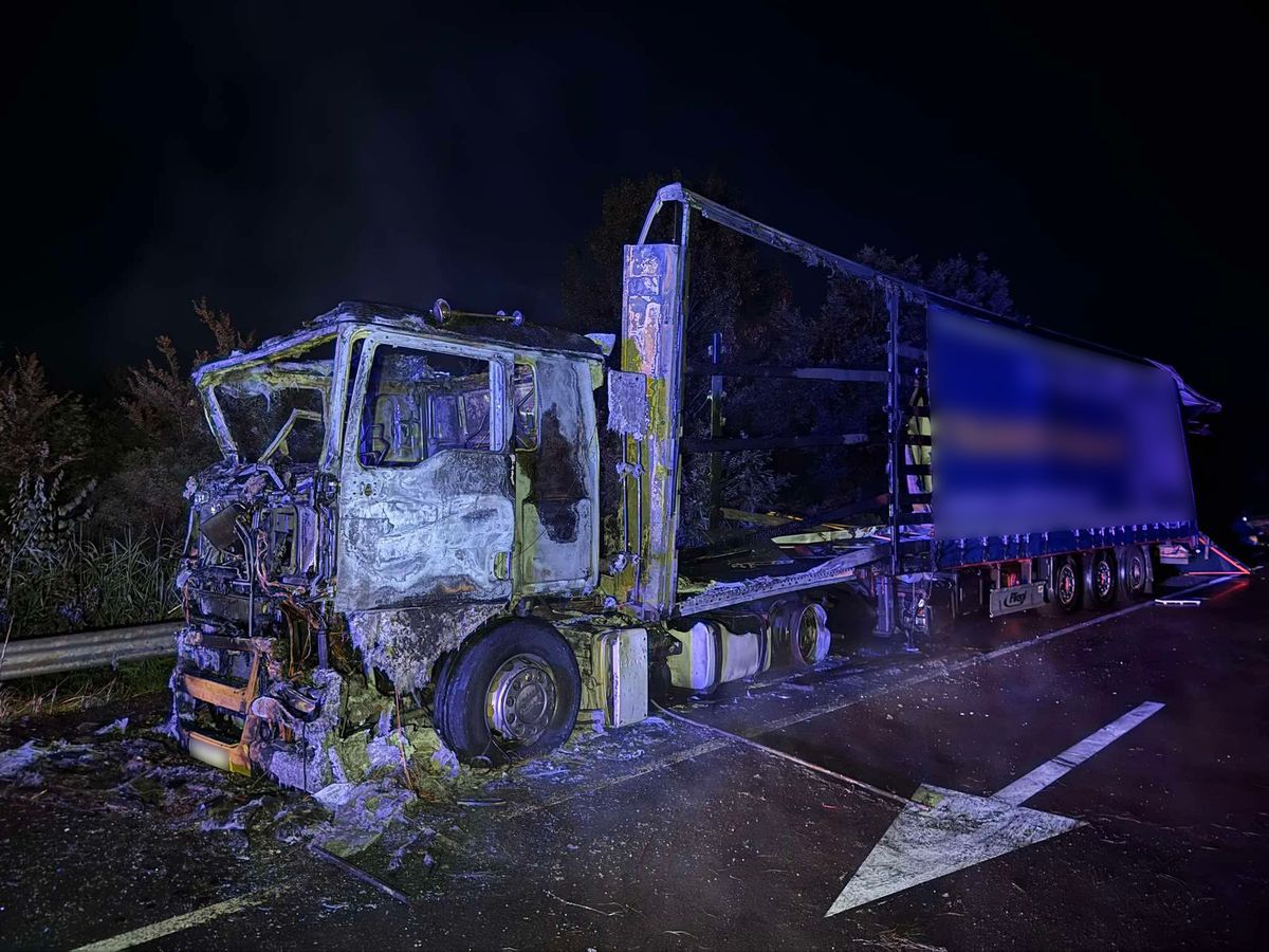Kamionbaleset Hajdú-Biharban: összeütközött két nyerges vontató a 42-es főút 25-ös kilométerénél, Földesnél