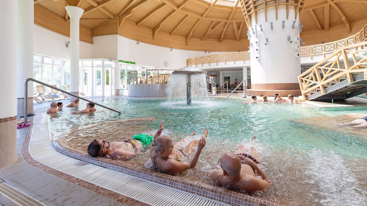 Egy sima munkanapon is él ez az olcsó, tiszta és barátságos hajdú-bihari strand – fotókon, mire számíts