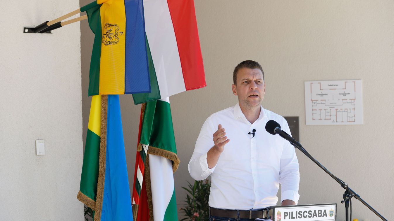 Menczer Tamás: Magyar Péter Zelenszkij mellett áll, nem a magyar áldozat családja mellett (videó)