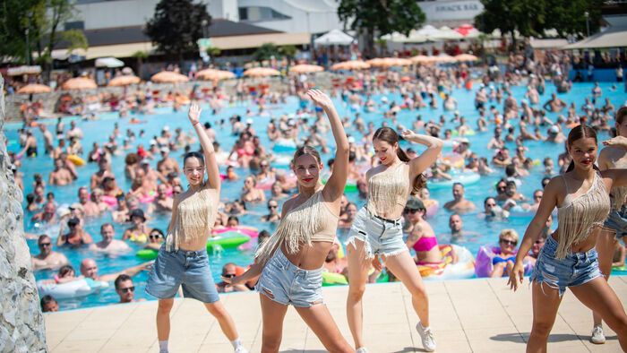 Születésnapot ünnepelt a hajdúszoboszlói strand