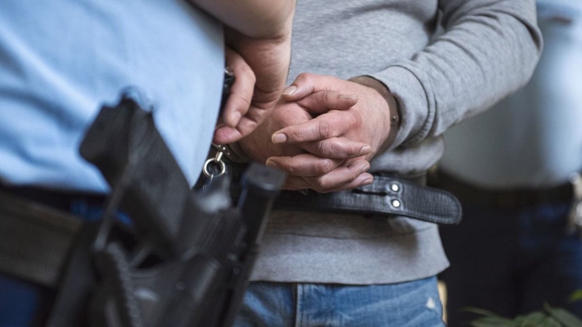 Bűnügyi őrizetben a férfi, aki a gyanú szerint prostitúcióra kényszerítette élettársát