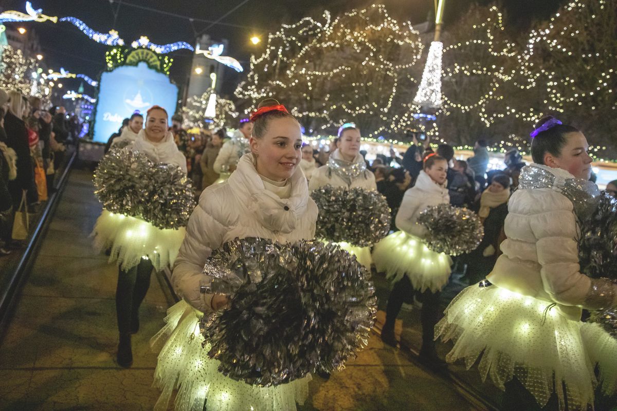Gyönyörű látványt nyújtott a Jégvirágkarnevál Debrecenben