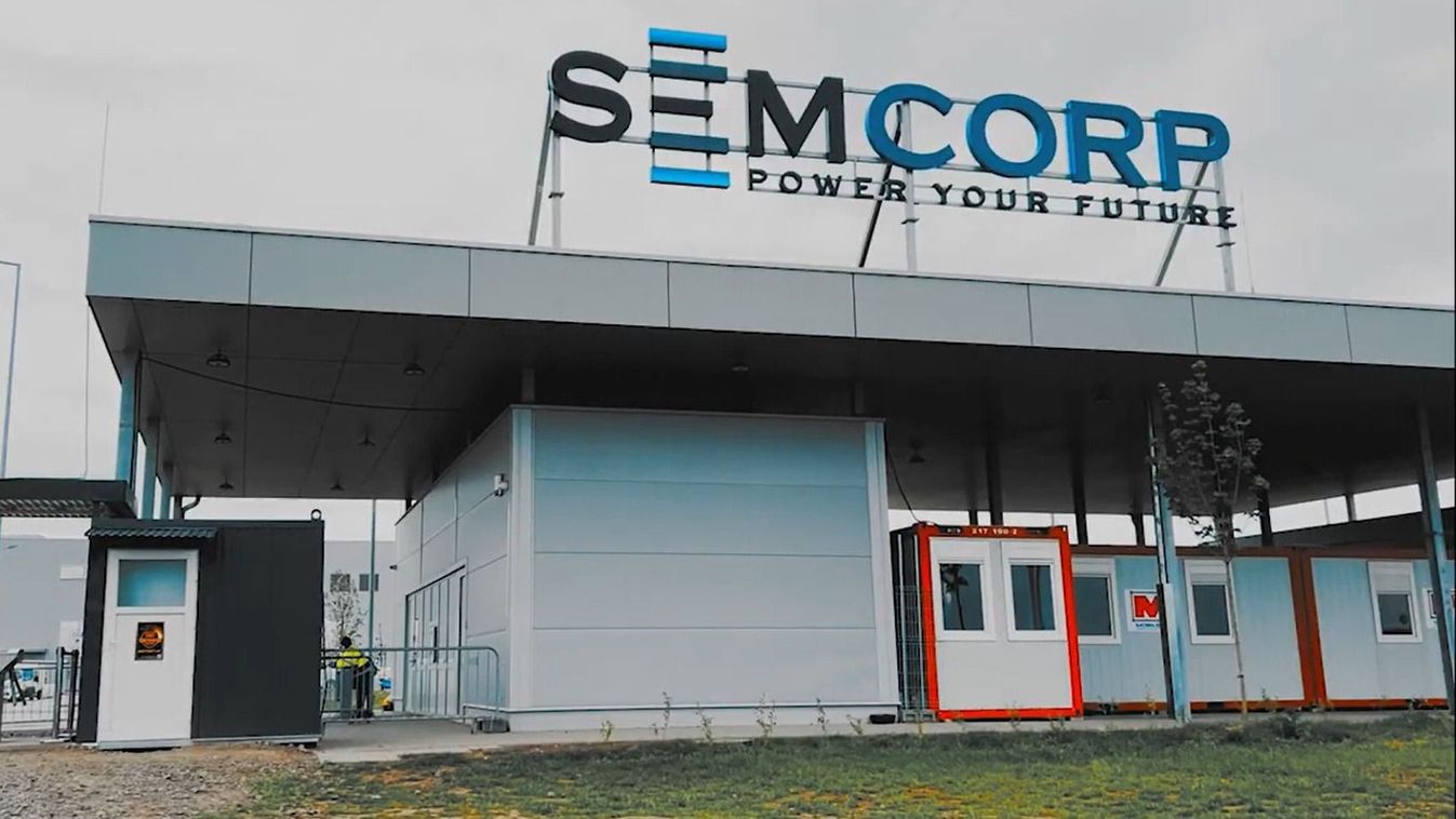 „Értjük, hogy választás lesz, de mindennek van határa” - felelőtlen riogatásba kezdett a Tisza Párt és a MIAKÖ a Semcorp-gyárban történtek kapcsán Kép