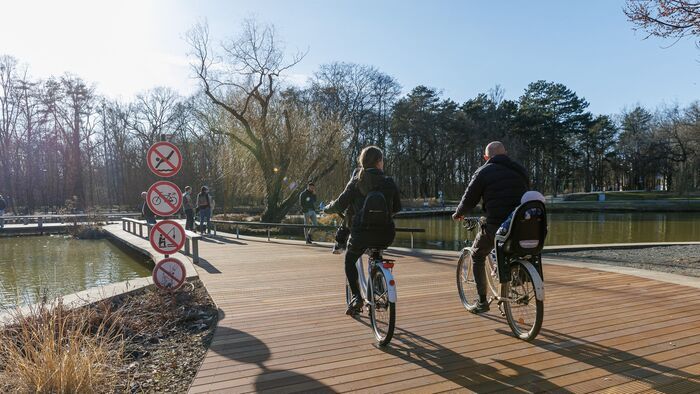 Elkészült a várva várt felújítás, fotókon a Békás-tó vadonatúj hídja