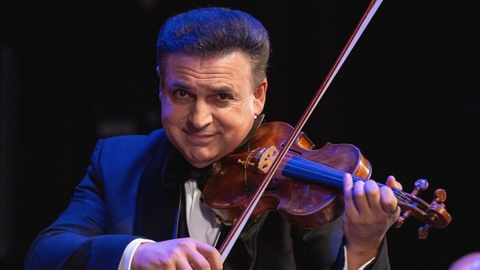 Ingyenes koncerttel tér vissza Mága Zoltán Hajdú-Biharba!