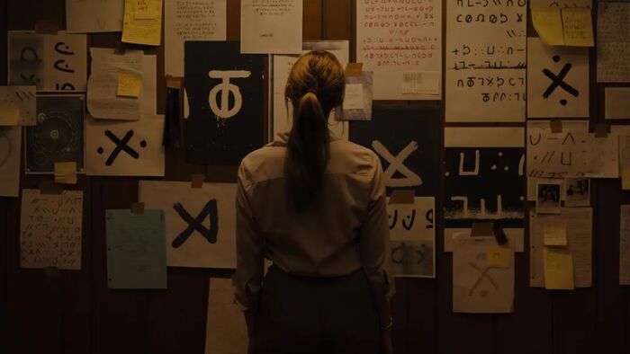 Alig ismerni rá, de nagyon jól riogat Nicolas Cage a CANAL+ horrorjában