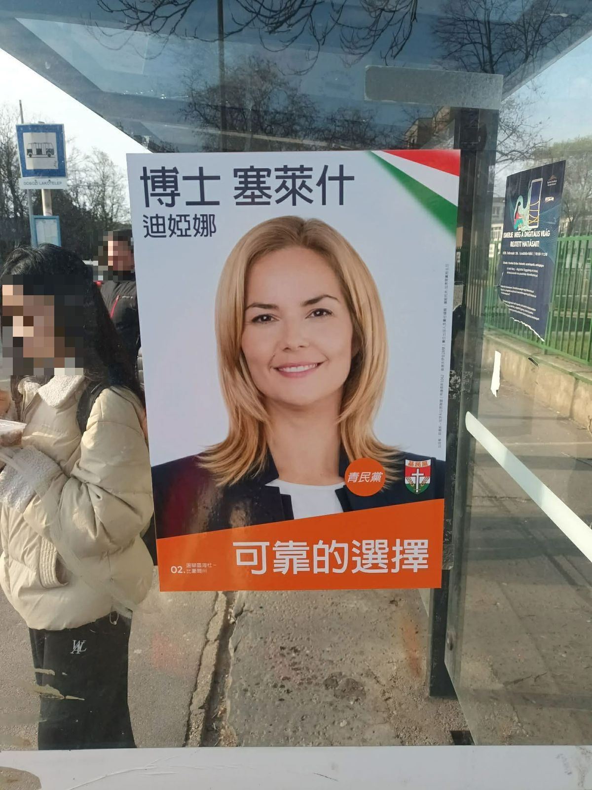 Ilyen és ehhez hasonló megtévesztő plakátok jelentek meg a város több pontján