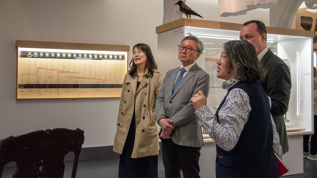 Koreai vendégek a Déri Múzeumban