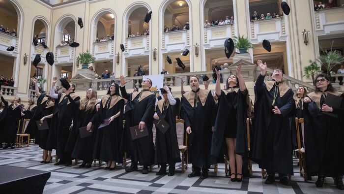 Kezdődnek a diplomaosztók a Debreceni Egyetemen − listán mutatjuk a menetrendet!