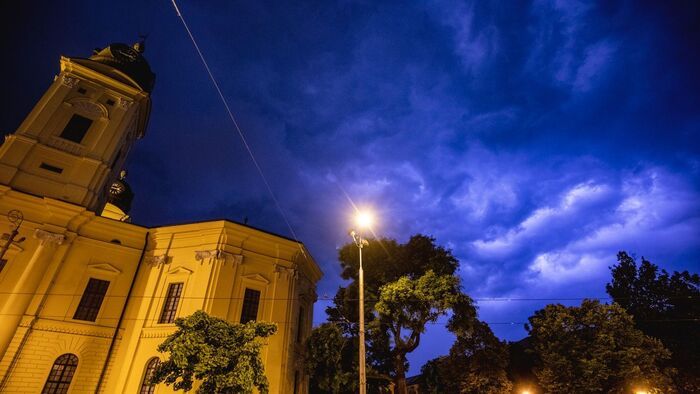 Jégesővel, viharos széllel és erős zivatarokkal rúgja rá az ajtót a hidegfront Hajdú-Biharra