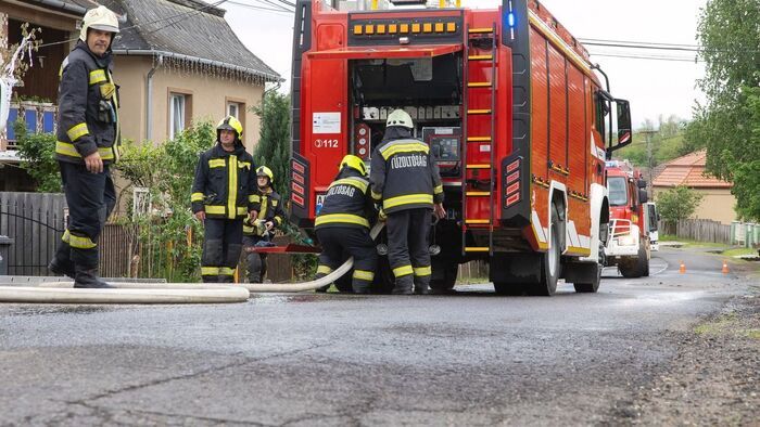 Teljes terjedelmében égett egy debreceni ház, a tűz továbbterjedt a szomszédos épületekre