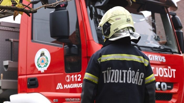 Nagy volt a baj az M3-as hajdú-bihari szakaszán, tűzoltók rohantak egy autóhoz