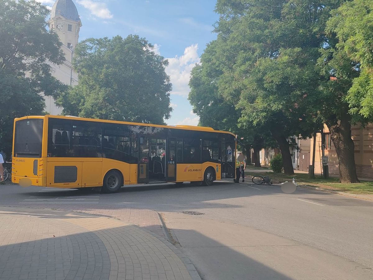 Közlekedési baleset Hajdúböszörményben, egy kerékpáros megsérült