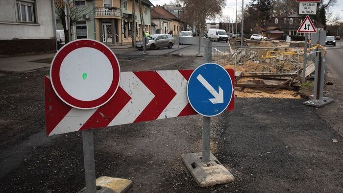 Forgalomkorlátozás lesz hetekig ebben a debreceni utcában, mutatjuk az okát