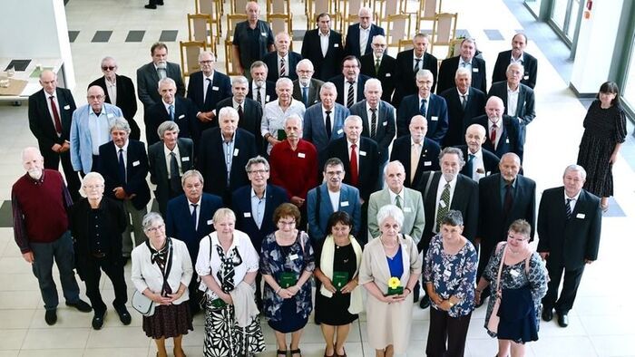 Jubileumi díszoklevelet kaptak a Debreceni Egyetem egykori mérnökhallgatói
