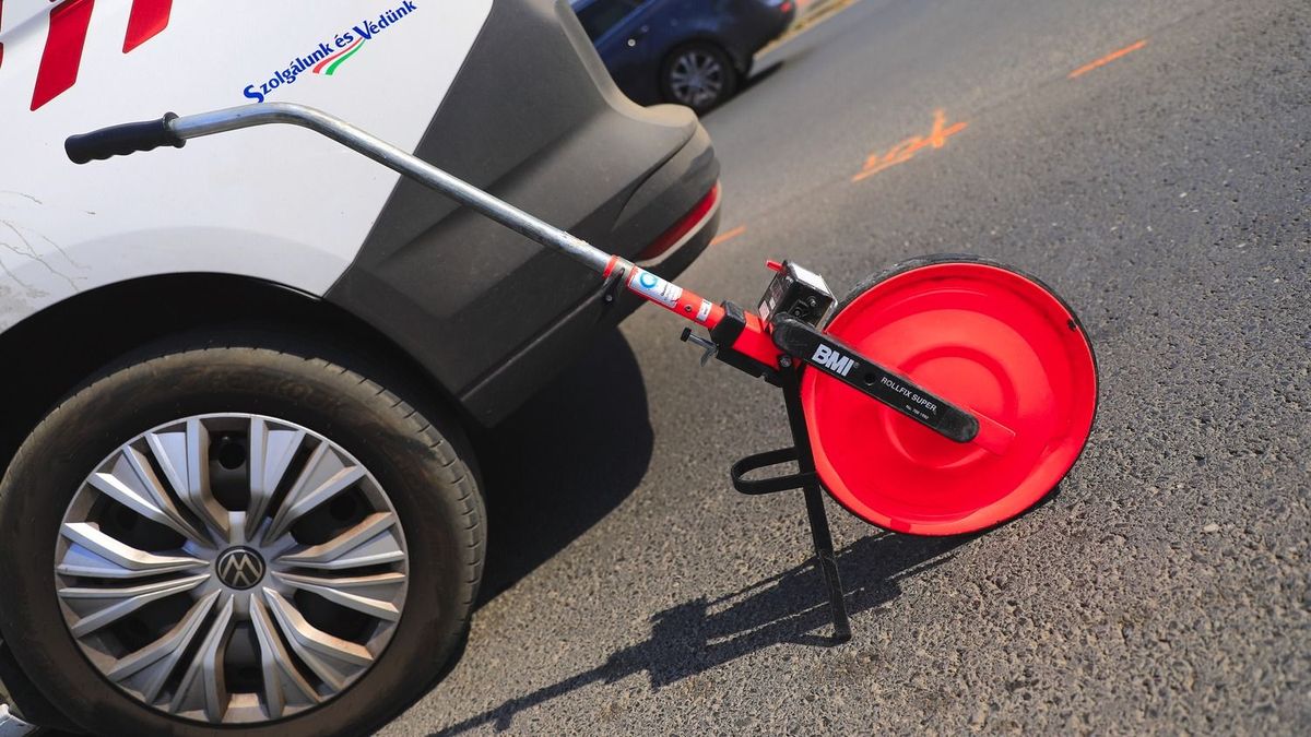 Baleset Hajdú-Biharban: traktor pótkocsijának ütközött egy autó!