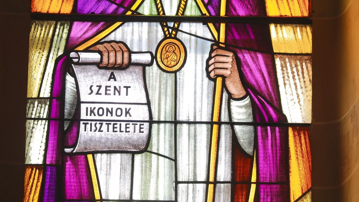 Így áll most a debreceni Attila téri templom belső felújítása – fotókkal, videóval