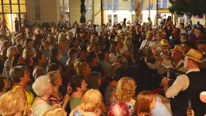 Két nap alatt 50 ingyenes koncert Debrecenben! – Fotókon és videón az első felvonás
