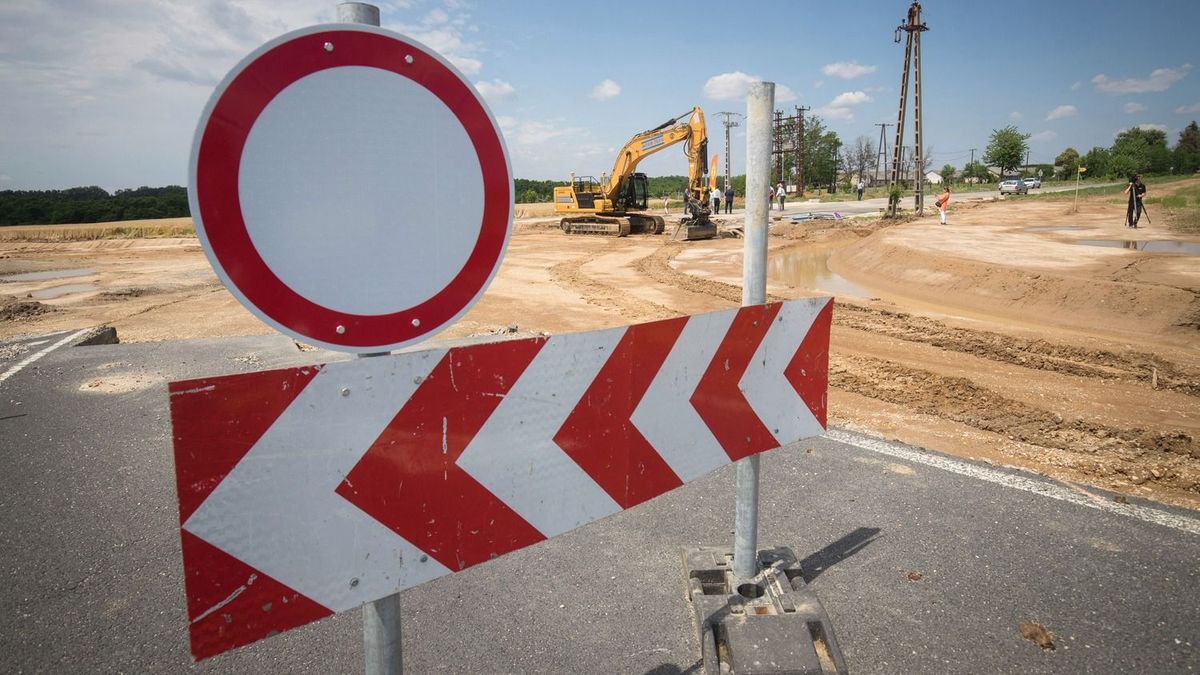 Több órára lezárnak egy forgalmas debreceni útszakaszt, a buszok közlekedése is változik