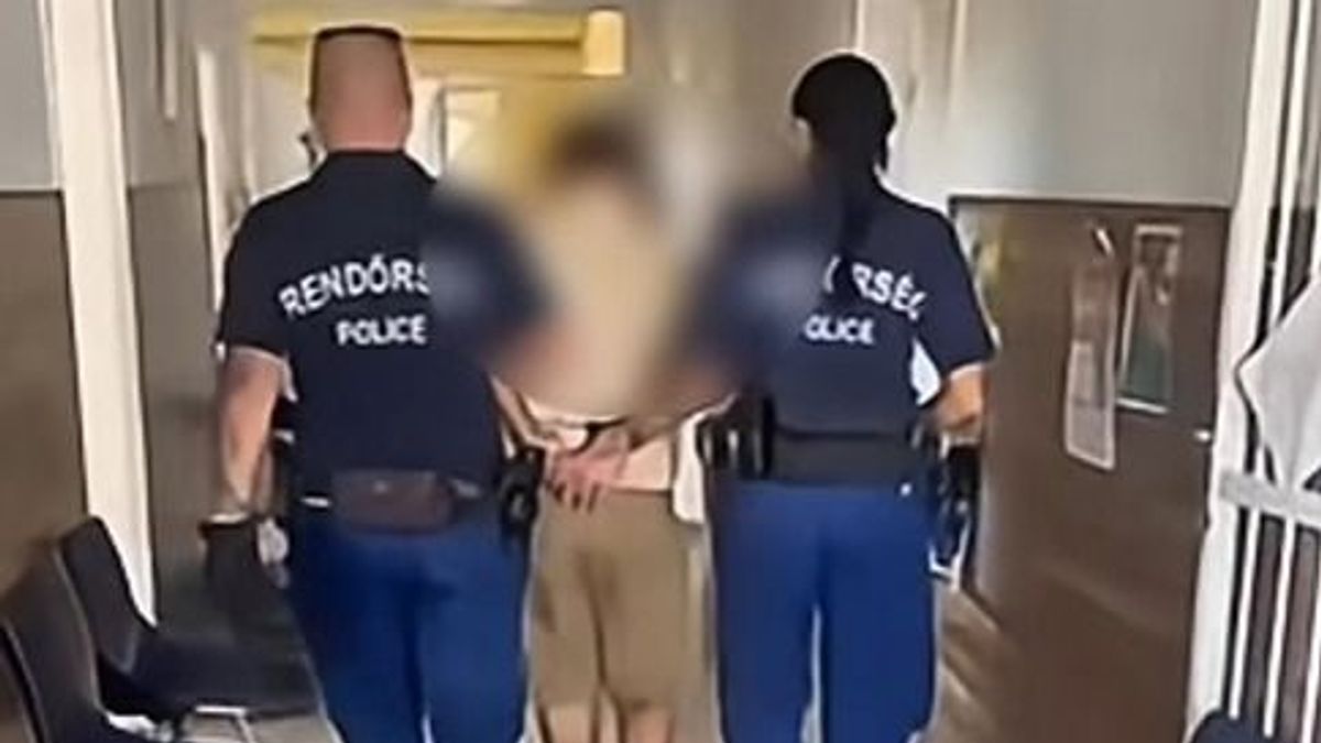 Rendőrök lepték el a hajdú-bihari vasútállomást, egy férfit bilincsbe verve vittek el – videóval