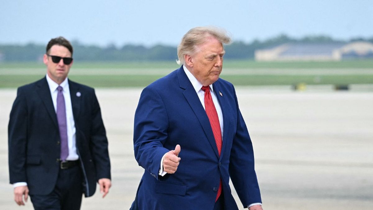 Iráni fenyegetés miatt kellett eltüntetni Trumpot a gépről + videó