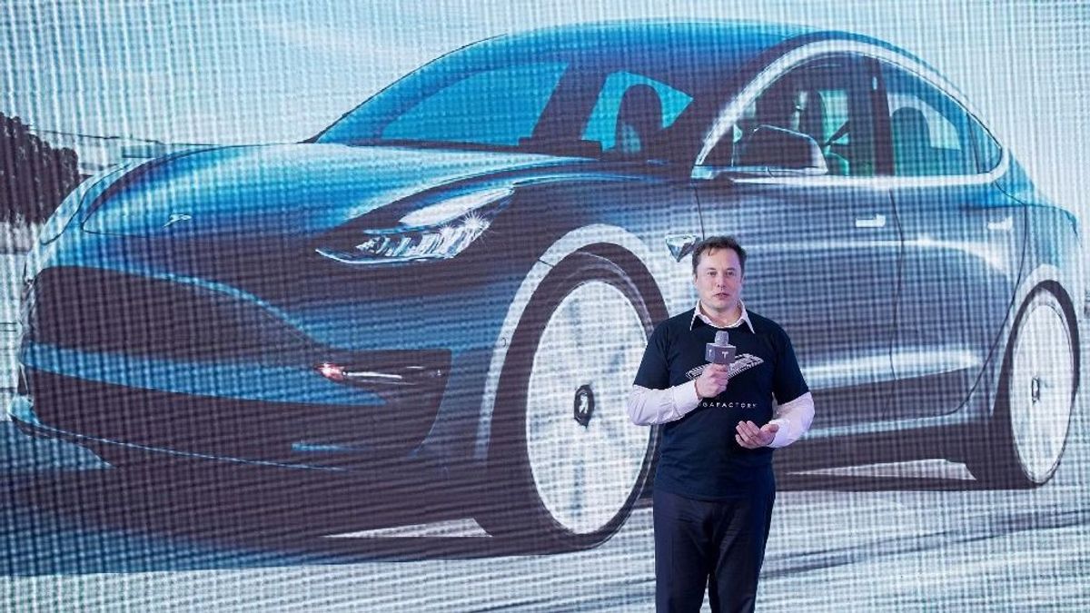 Visszaütött a futurisztikus dizájn, milliónyi autót rendelnek vissza
