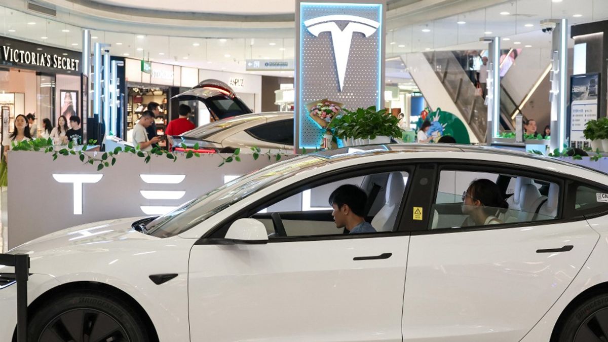Már nem a jövő autója: a Tesla meghódította a magyar utakat