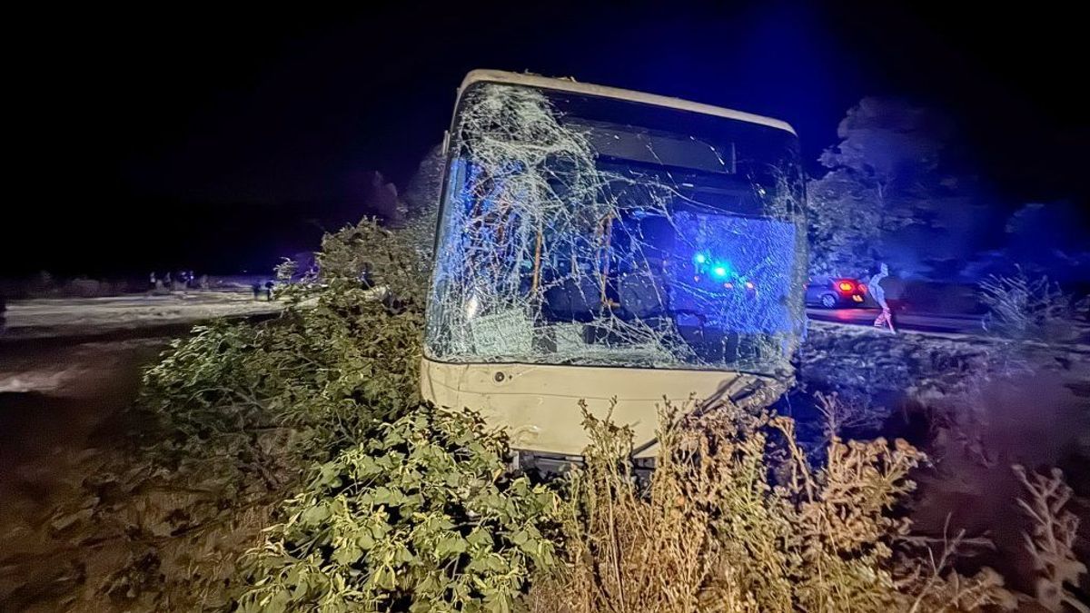 Kiderült, kik utaztak a buszon a 4-es főúton történt halálos baleset során – fotókkal