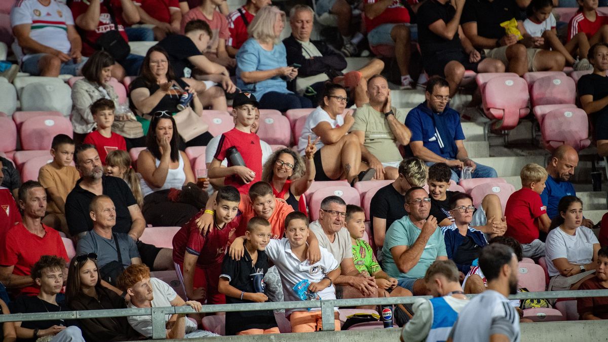 Fotókon: Így szurkoltak a Loki-drukkerek az MTK ellen a Nagyerdei Stadioban