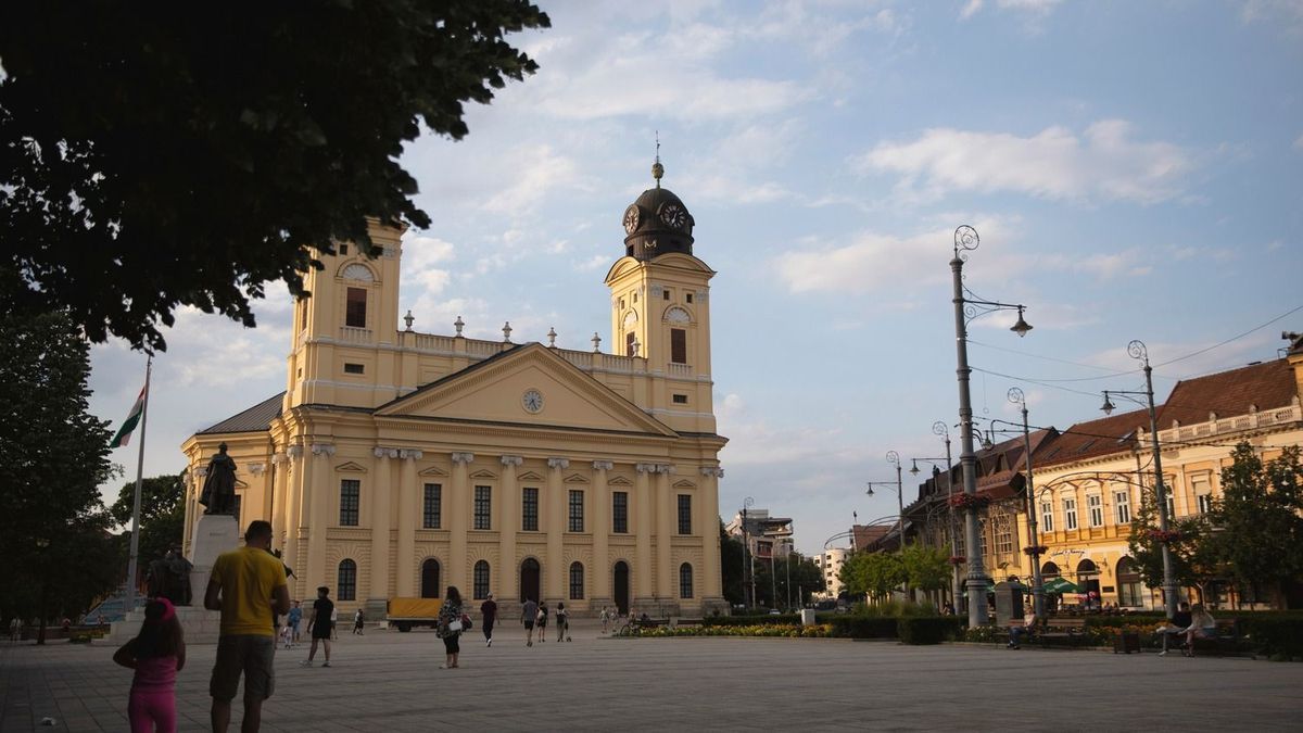 Mentők és tűzoltók jelentek meg a Nagytemplomnál, a toronyból kellett kimenteni egy embert - fotóval!