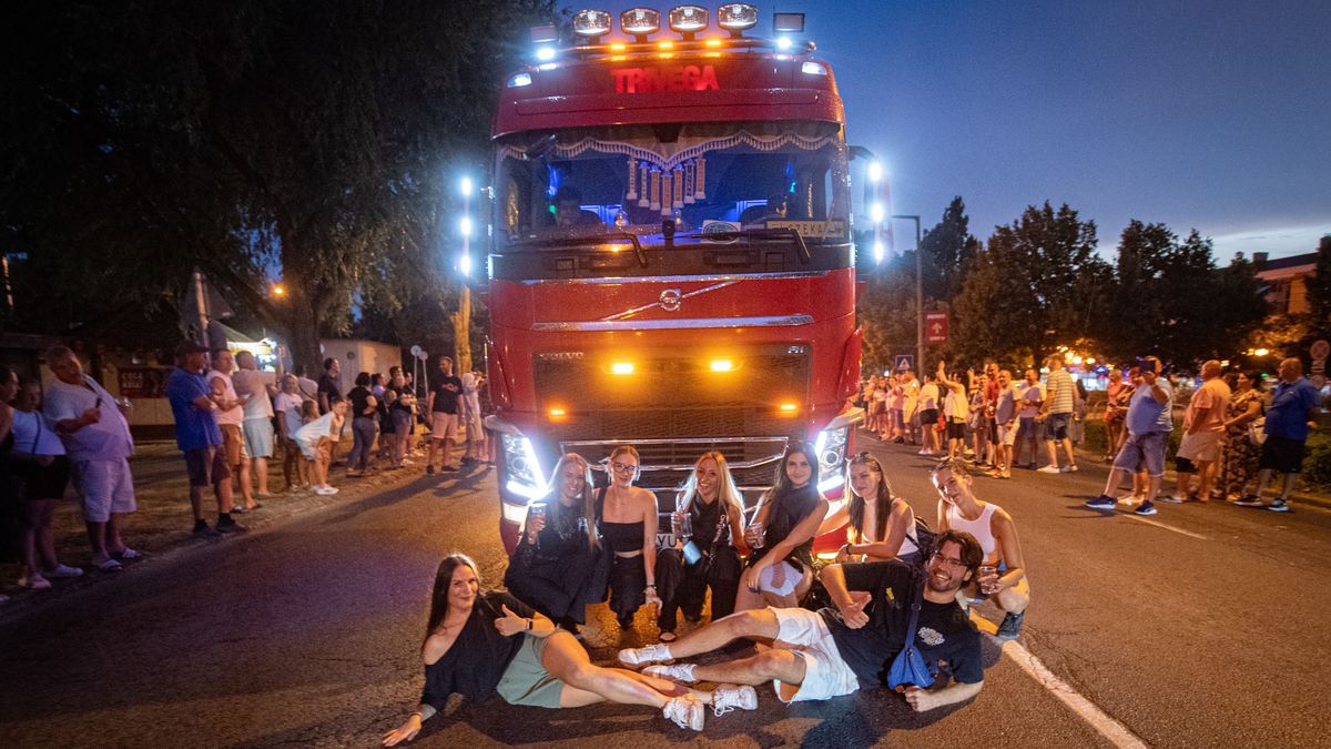 Gépszörnyek vonultak Szoboszló utcáin –a legmenőbb kamionok gyűltek össze – fotókkal, videóval