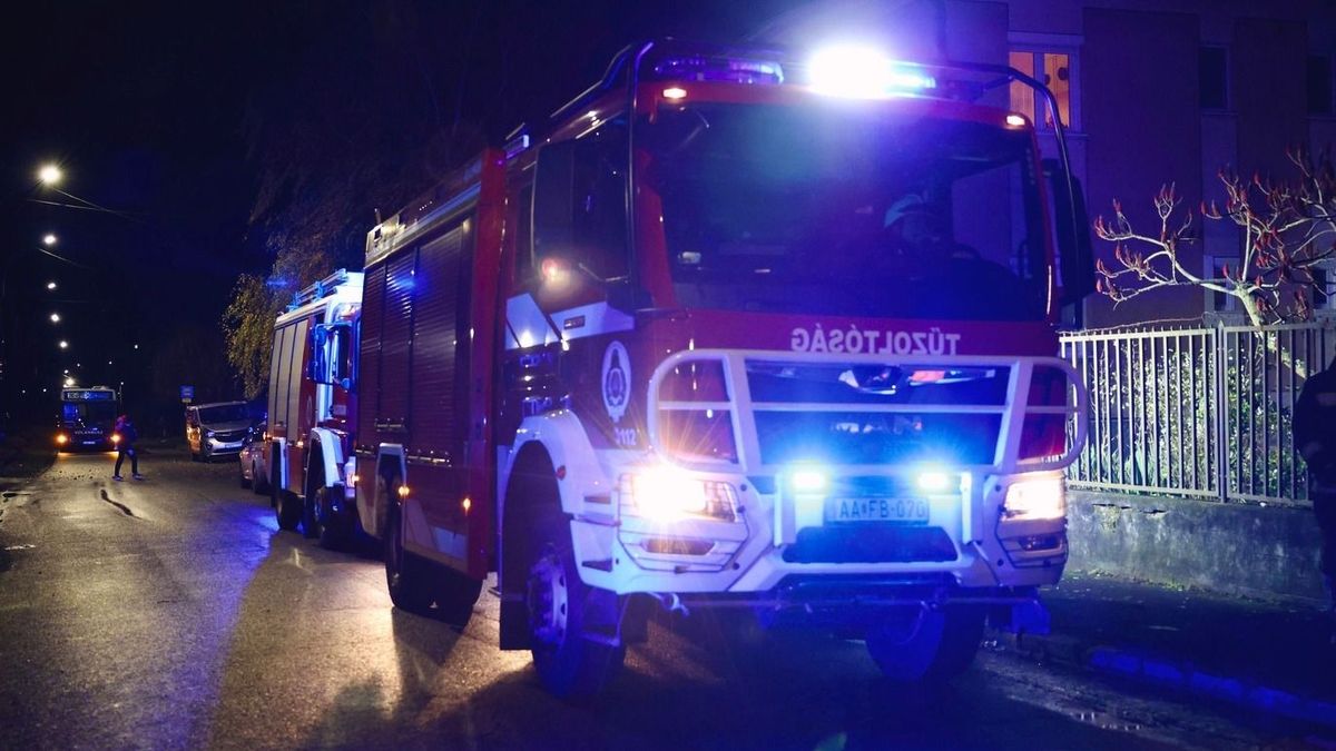 Újabb tűz! Lángokban állt egy épület Püspökladányban, mentőt kellett hívni a lakókhoz!